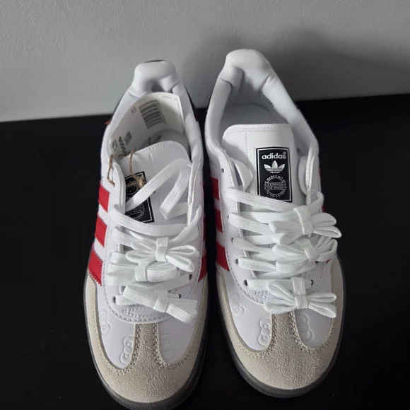 Adidas Hello Kitty 50th Anniversary Gazelle - Picture 2 of 10